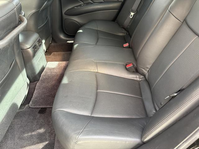 フーガ ３７０ＧＴ　ドライブレコーダー　クリアランスソナー　オートクルーズコントロール　衝突被害軽減システム　全周囲カメラ　ＴＶ　アルミホイール　ＬＥＤヘッドランプ　ＡＴ　シートエアコン　スマートキー　盗難防止システム（44枚目）