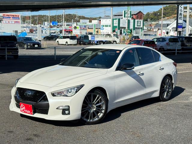 スカイライン ４００Ｒ　インテリジェントクルコン　ナビ　フルセグＴＶ　アラウンドビューモニター　ＬＥＤライト　スマートキー２個　黒革シート　ドラレコ　ＥＴＣ　ソナー　パワーシート　純正１９インチＡＷ　シートヒーター（17枚目）