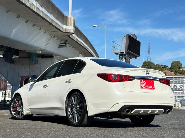 スカイライン ４００Ｒ　インテリジェントクルコン　ナビ　フルセグＴＶ　アラウンドビューモニター　ＬＥＤライト　スマートキー２個　黒革シート　ドラレコ　ＥＴＣ　ソナー　パワーシート　純正１９インチＡＷ　シートヒーター（22枚目）