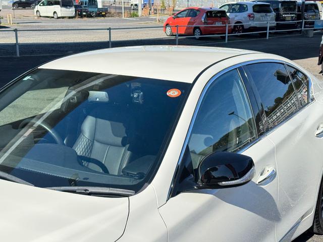 スカイライン ４００Ｒ　インテリジェントクルコン　ナビ　フルセグＴＶ　アラウンドビューモニター　ＬＥＤライト　スマートキー２個　黒革シート　ドラレコ　ＥＴＣ　ソナー　パワーシート　純正１９インチＡＷ　シートヒーター（29枚目）