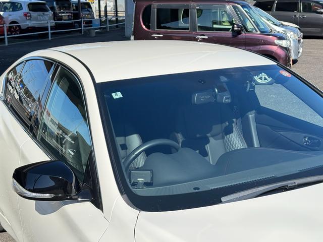 スカイライン ４００Ｒ　インテリジェントクルコン　ナビ　フルセグＴＶ　アラウンドビューモニター　ＬＥＤライト　スマートキー２個　黒革シート　ドラレコ　ＥＴＣ　ソナー　パワーシート　純正１９インチＡＷ　シートヒーター（30枚目）