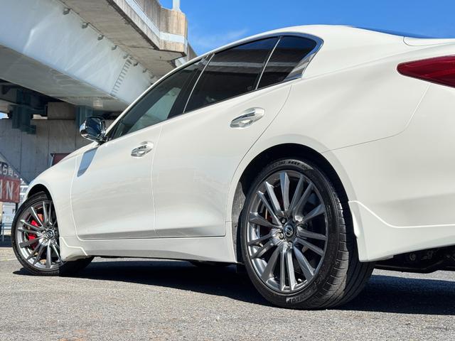 スカイライン ４００Ｒ　インテリジェントクルコン　ナビ　フルセグＴＶ　アラウンドビューモニター　ＬＥＤライト　スマートキー２個　黒革シート　ドラレコ　ＥＴＣ　ソナー　パワーシート　純正１９インチＡＷ　シートヒーター（40枚目）