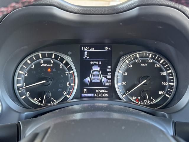 スカイライン ４００Ｒ　インテリジェントクルコン　ナビ　フルセグＴＶ　アラウンドビューモニター　ＬＥＤライト　スマートキー２個　黒革シート　ドラレコ　ＥＴＣ　ソナー　パワーシート　純正１９インチＡＷ　シートヒーター（42枚目）