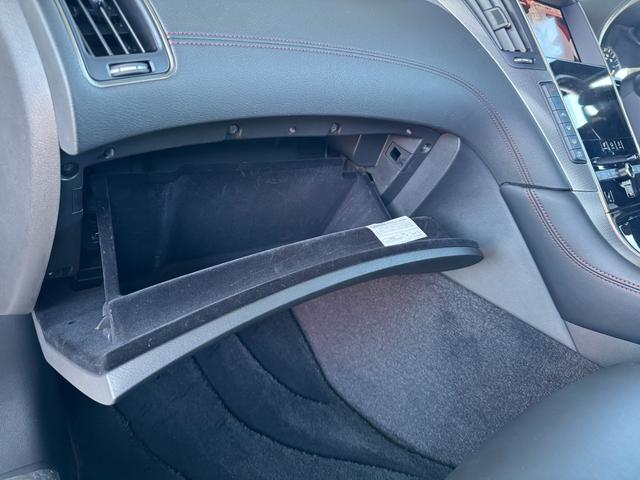 スカイライン ４００Ｒ　インテリジェントクルコン　ナビ　フルセグＴＶ　アラウンドビューモニター　ＬＥＤライト　スマートキー２個　黒革シート　ドラレコ　ＥＴＣ　ソナー　パワーシート　純正１９インチＡＷ　シートヒーター（46枚目）