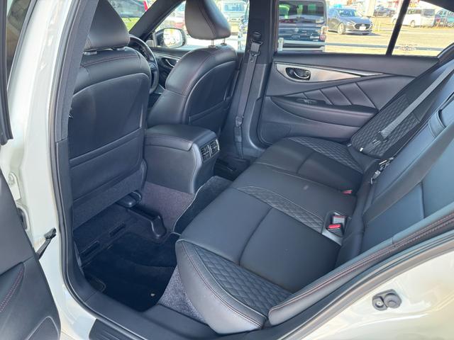 スカイライン ４００Ｒ　インテリジェントクルコン　ナビ　フルセグＴＶ　アラウンドビューモニター　ＬＥＤライト　スマートキー２個　黒革シート　ドラレコ　ＥＴＣ　ソナー　パワーシート　純正１９インチＡＷ　シートヒーター（48枚目）