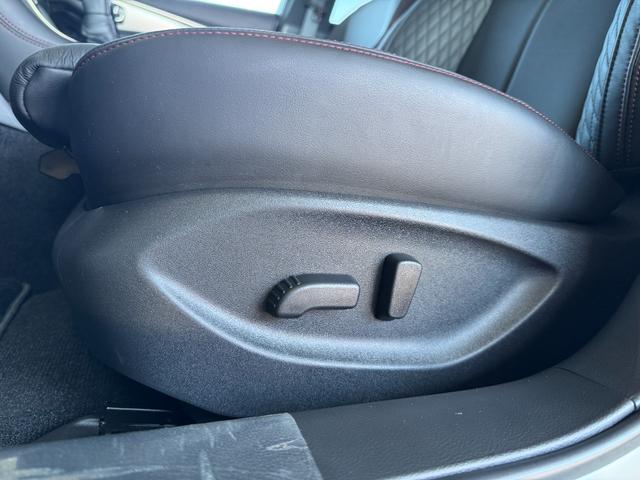 スカイライン ４００Ｒ　インテリジェントクルコン　ナビ　フルセグＴＶ　アラウンドビューモニター　ＬＥＤライト　スマートキー２個　黒革シート　ドラレコ　ＥＴＣ　ソナー　パワーシート　純正１９インチＡＷ　シートヒーター（50枚目）