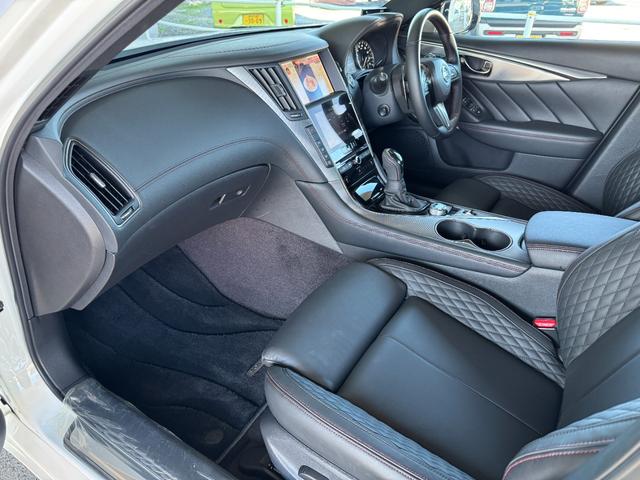 スカイライン ４００Ｒ　インテリジェントクルコン　ナビ　フルセグＴＶ　アラウンドビューモニター　ＬＥＤライト　スマートキー２個　黒革シート　ドラレコ　ＥＴＣ　ソナー　パワーシート　純正１９インチＡＷ　シートヒーター（59枚目）