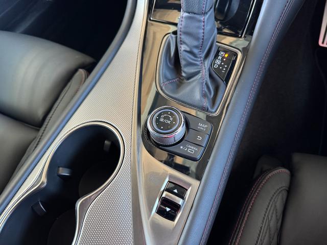 スカイライン ４００Ｒ　インテリジェントクルコン　ナビ　フルセグＴＶ　アラウンドビューモニター　ＬＥＤライト　スマートキー２個　黒革シート　ドラレコ　ＥＴＣ　ソナー　パワーシート　純正１９インチＡＷ　シートヒーター（66枚目）