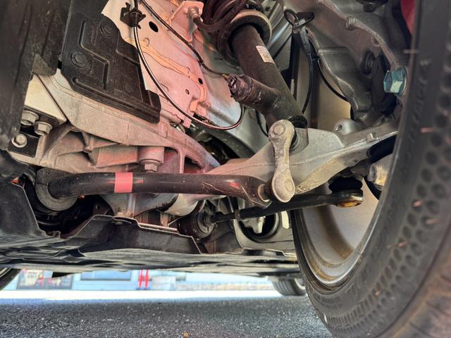 スカイライン ４００Ｒ　インテリジェントクルコン　ナビ　フルセグＴＶ　アラウンドビューモニター　ＬＥＤライト　スマートキー２個　黒革シート　ドラレコ　ＥＴＣ　ソナー　パワーシート　純正１９インチＡＷ　シートヒーター（79枚目）