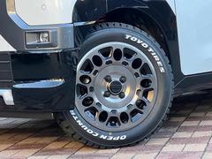 ＶＥＲＺ　ＫＲＯＳＳ「ＤＲ０１」１５インチアルミホイールとＴＯＹＯＴＩＲＥＳ・オープンカントリ−ホワイトレタータイヤの組み合わせ！街乗りもアウトドアもこれ一台でＯＫです！是非現車をご覧ください！ 3