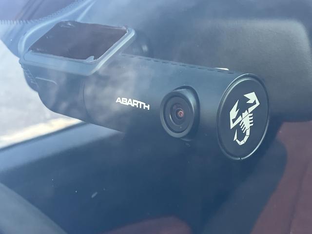 アバルト595 コンペティツィオーネ 禁煙車 カロッツェリアナビ フルセグTV バックカメラ クリアランスソナー 純正17インチAW HIDヘッドライト ハーフ革 パドルシフト リモコンキー ブレンボ製ブレーキキャリパー ETC ドラレコ(6枚目)