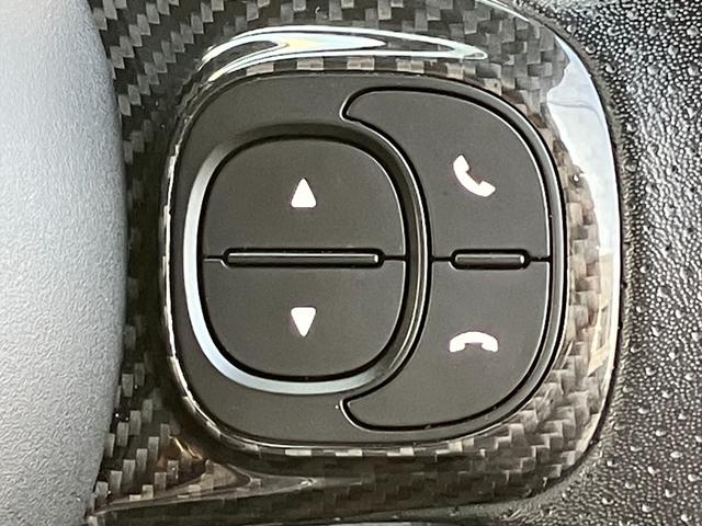 アバルト595 コンペティツィオーネ 禁煙車 カロッツェリアナビ フルセグTV バックカメラ クリアランスソナー 純正17インチAW HIDヘッドライト ハーフ革 パドルシフト リモコンキー ブレンボ製ブレーキキャリパー ETC ドラレコ(11枚目)