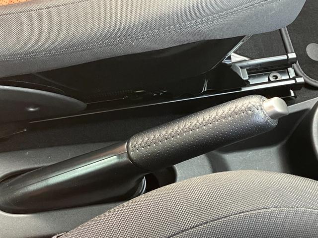 アバルト595 コンペティツィオーネ 禁煙車 カロッツェリアナビ フルセグTV バックカメラ クリアランスソナー 純正17インチAW HIDヘッドライト ハーフ革 パドルシフト リモコンキー ブレンボ製ブレーキキャリパー ETC ドラレコ(16枚目)