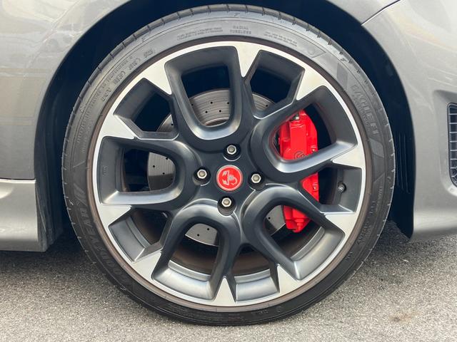 アバルト595 コンペティツィオーネ 禁煙車 カロッツェリアナビ フルセグTV バックカメラ クリアランスソナー 純正17インチAW HIDヘッドライト ハーフ革 パドルシフト リモコンキー ブレンボ製ブレーキキャリパー ETC ドラレコ(55枚目)