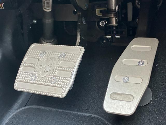 アバルト595 コンペティツィオーネ 禁煙車 カロッツェリアナビ フルセグTV バックカメラ クリアランスソナー 純正17インチAW HIDヘッドライト ハーフ革 パドルシフト リモコンキー ブレンボ製ブレーキキャリパー ETC ドラレコ(63枚目)