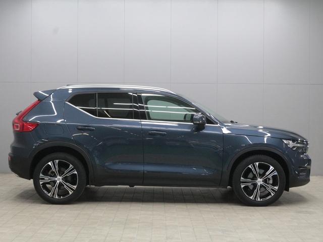 ＸＣ４０ Ｔ４　ＡＷＤ　インスクリプション　ワンオーナー・レザーシート・フルセグナビ・全席シートヒーター・ＡＣＣ・クリスタルシフトノブ・パワーリアゲート・ハーマンカードンサウンド・純正１９ＡＷ・パークアシスト・ＥＴＣ・記録簿・スペアキーあり（6枚目）