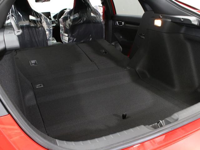 シビック タイプＲ　☆買取直販☆ＨＯＮＤＡセンシング☆ＨＯＮＤＡｌｏｇ－Ｒ☆ＨＯＮＤＡコネクト９型ディスプレー☆ＴＩＰＥ－Ｒ専用１０．２インチデジタルグラフィックメーター☆専用１９インチアルミ☆フルＬＥＤヘッドライト☆（14枚目）