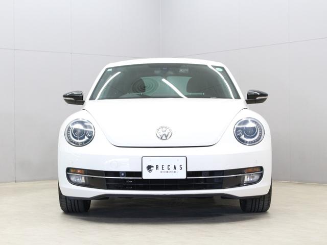 ザ・ビートル ターボ　クールスターパッケージ　３連メーター　バイキセノンヘッドライト　ダークティンテッドガラス　リアスポイラー　カラードリアディヒューザー　１８インチＡＷ　カラードキャリパー　前後ドラレコ　ＥＴＣ　ナビＴＶ（3枚目）