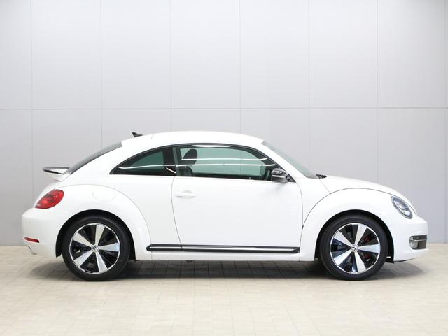 ザ・ビートル ターボ　クールスターパッケージ　３連メーター　バイキセノンヘッドライト　ダークティンテッドガラス　リアスポイラー　カラードリアディヒューザー　１８インチＡＷ　カラードキャリパー　前後ドラレコ　ＥＴＣ　ナビＴＶ（6枚目）