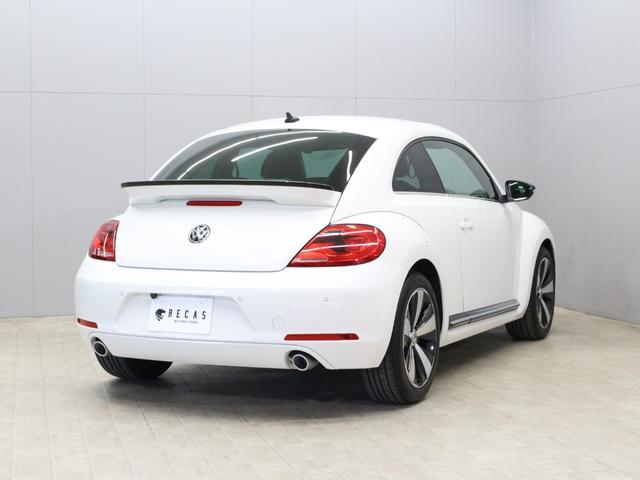 ザ・ビートル ターボ　クールスターパッケージ　３連メーター　バイキセノンヘッドライト　ダークティンテッドガラス　リアスポイラー　カラードリアディヒューザー　１８インチＡＷ　カラードキャリパー　前後ドラレコ　ＥＴＣ　ナビＴＶ（8枚目）