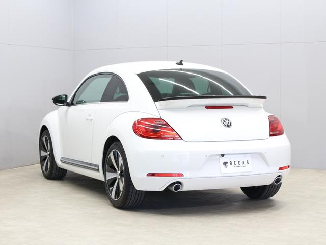 ザ・ビートル ターボ　クールスターパッケージ　３連メーター　バイキセノンヘッドライト　ダークティンテッドガラス　リアスポイラー　カラードリアディヒューザー　１８インチＡＷ　カラードキャリパー　前後ドラレコ　ＥＴＣ　ナビＴＶ（9枚目）