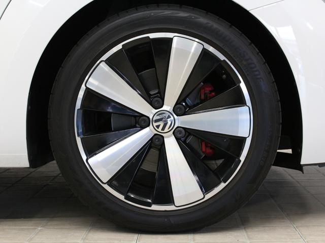 ザ・ビートル ターボ　クールスターパッケージ　３連メーター　バイキセノンヘッドライト　ダークティンテッドガラス　リアスポイラー　カラードリアディヒューザー　１８インチＡＷ　カラードキャリパー　前後ドラレコ　ＥＴＣ　ナビＴＶ（10枚目）