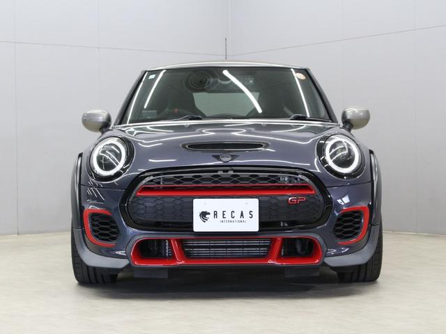 ＭＩＮＩ ジョンクーパーワークスＧＰ　世界限定３００台　日本限定２４０台　＃２７２　カーボンフェンダー　１８インチ鍛造ホイール　ステンレスエグゾースト　パドルシフト　アルカンターラステアリング純正あり　ドライブレコーダー　ＧＰＳレーダー（3枚目）