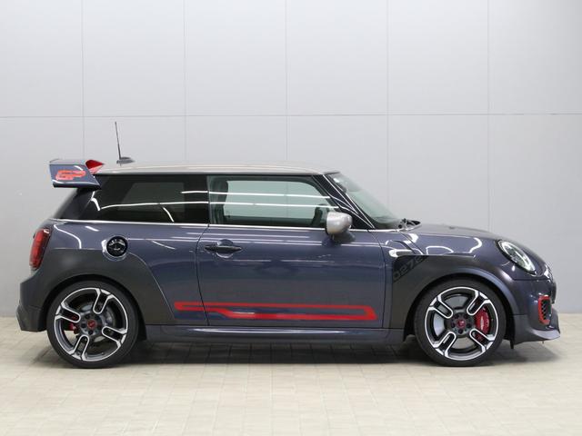 ＭＩＮＩ ジョンクーパーワークスＧＰ　世界限定３００台　日本限定２４０台　＃２７２　カーボンフェンダー　１８インチ鍛造ホイール　ステンレスエグゾースト　パドルシフト　アルカンターラステアリング純正あり　ドライブレコーダー　ＧＰＳレーダー（6枚目）