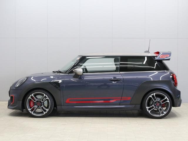 ＭＩＮＩ ジョンクーパーワークスＧＰ　世界限定３００台　日本限定２４０台　＃２７２　カーボンフェンダー　１８インチ鍛造ホイール　ステンレスエグゾースト　パドルシフト　アルカンターラステアリング純正あり　ドライブレコーダー　ＧＰＳレーダー（7枚目）