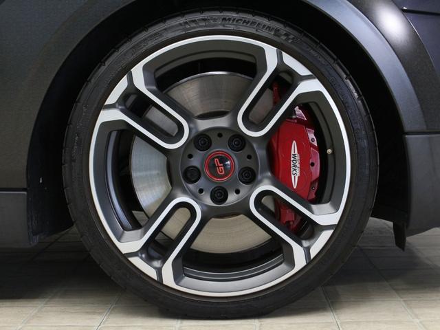 ＭＩＮＩ ジョンクーパーワークスＧＰ　世界限定３００台　日本限定２４０台　＃２７２　カーボンフェンダー　１８インチ鍛造ホイール　ステンレスエグゾースト　パドルシフト　アルカンターラステアリング純正あり　ドライブレコーダー　ＧＰＳレーダー（8枚目）