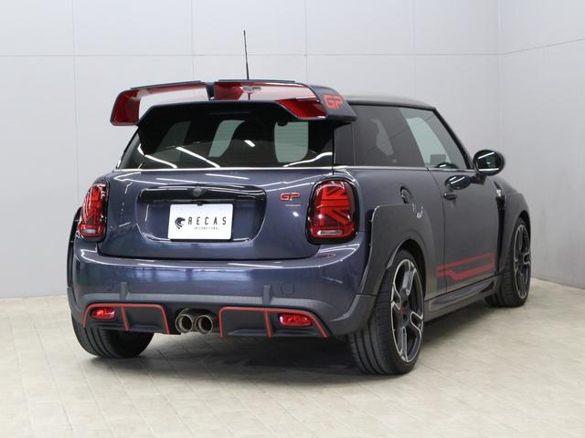 ＭＩＮＩ ジョンクーパーワークスＧＰ　世界限定３００台　日本限定２４０台　＃２７２　カーボンフェンダー　１８インチ鍛造ホイール　ステンレスエグゾースト　パドルシフト　アルカンターラステアリング純正あり　ドライブレコーダー　ＧＰＳレーダー（9枚目）