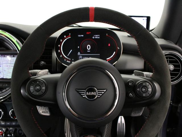 ＭＩＮＩ ジョンクーパーワークスＧＰ　世界限定３００台　日本限定２４０台　＃２７２　カーボンフェンダー　１８インチ鍛造ホイール　ステンレスエグゾースト　パドルシフト　アルカンターラステアリング純正あり　ドライブレコーダー　ＧＰＳレーダー（13枚目）