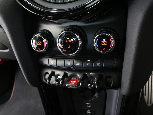 ＭＩＮＩ ジョンクーパーワークスＧＰ　世界限定３００台　日本限定２４０台　＃２７２　カーボンフェンダー　１８インチ鍛造ホイール　ステンレスエグゾースト　パドルシフト　アルカンターラステアリング純正あり　ドライブレコーダー　ＧＰＳレーダー（21枚目）