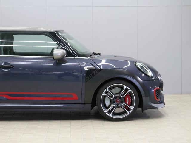 ＭＩＮＩ ジョンクーパーワークスＧＰ　世界限定３００台　日本限定２４０台　＃２７２　カーボンフェンダー　１８インチ鍛造ホイール　ステンレスエグゾースト　パドルシフト　アルカンターラステアリング純正あり　ドライブレコーダー　ＧＰＳレーダー（34枚目）