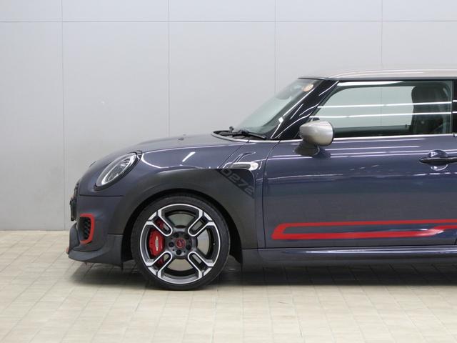 ＭＩＮＩ ジョンクーパーワークスＧＰ　世界限定３００台　日本限定２４０台　＃２７２　カーボンフェンダー　１８インチ鍛造ホイール　ステンレスエグゾースト　パドルシフト　アルカンターラステアリング純正あり　ドライブレコーダー　ＧＰＳレーダー（35枚目）
