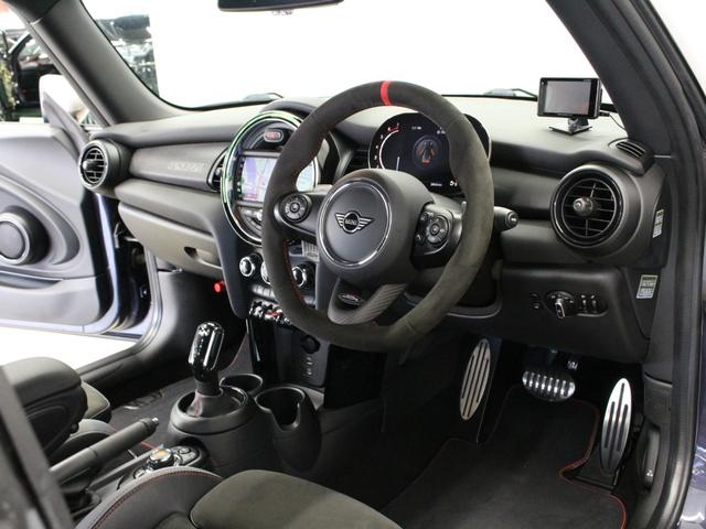 ＭＩＮＩ ジョンクーパーワークスＧＰ　世界限定３００台　日本限定２４０台　＃２７２　カーボンフェンダー　１８インチ鍛造ホイール　ステンレスエグゾースト　パドルシフト　アルカンターラステアリング純正あり　ドライブレコーダー　ＧＰＳレーダー（43枚目）