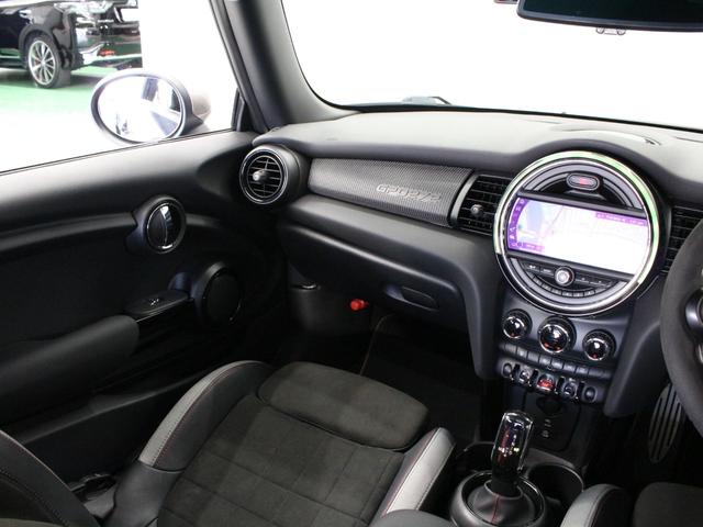 ＭＩＮＩ ジョンクーパーワークスＧＰ　世界限定３００台　日本限定２４０台　＃２７２　カーボンフェンダー　１８インチ鍛造ホイール　ステンレスエグゾースト　パドルシフト　アルカンターラステアリング純正あり　ドライブレコーダー　ＧＰＳレーダー（49枚目）