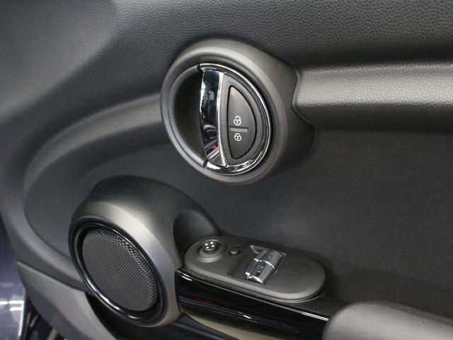 ＭＩＮＩ ジョンクーパーワークスＧＰ　世界限定３００台　日本限定２４０台　＃２７２　カーボンフェンダー　１８インチ鍛造ホイール　ステンレスエグゾースト　パドルシフト　アルカンターラステアリング純正あり　ドライブレコーダー　ＧＰＳレーダー（59枚目）