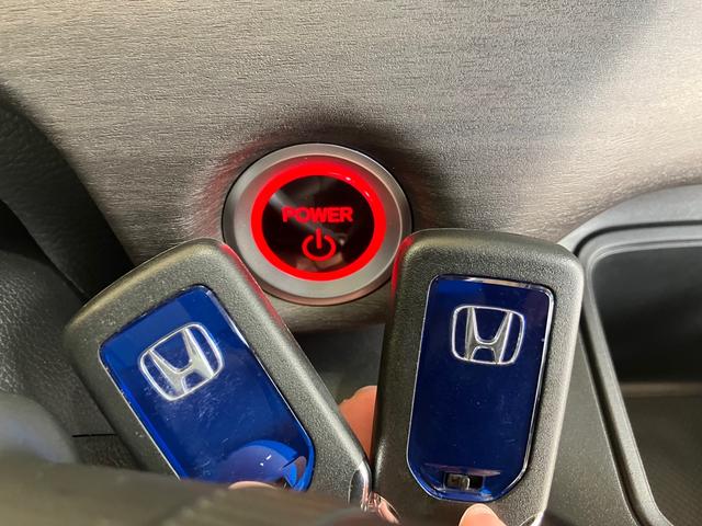 フリードハイブリッド ハイブリッド・ＥＸ　純正９インチナビ　Ｂｌｕｅｔｏｏｔｈ　フルセグＴＶ　バックカメラ　前後ドライブレコーダー　両側パワースライド　ＬＥＤヘッド　シートヒーター　ハーフレザーシート　衝突被害軽減ブレーキ　クルコン　ＥＴＣ（14枚目）