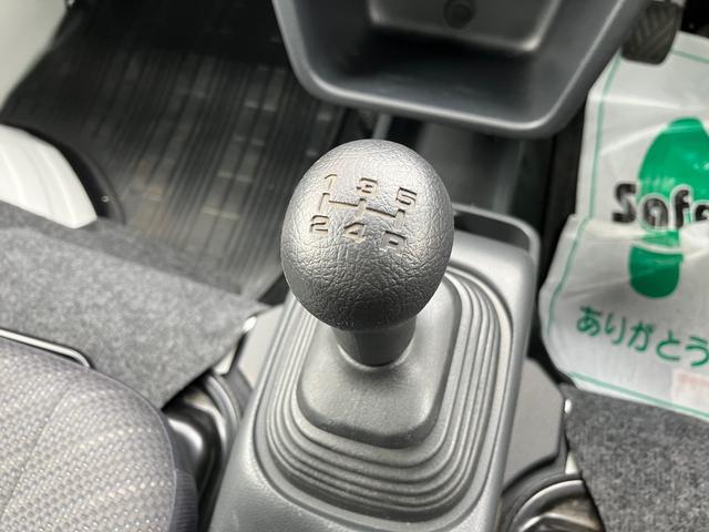 スーパーキャリイ Ｘ　メモリーナビ　Ｂｌｕｅｔｏｏｔｈ　フルセグＴＶ　ＥＴＣ　パワーウィンドウ　キーレス　衝突被害軽減ブレーキ　オートライト　フォグランプ　４ＷＤ　５速Ｍ／Ｔ　プライバシーガラス　タイヤ新品（8枚目）