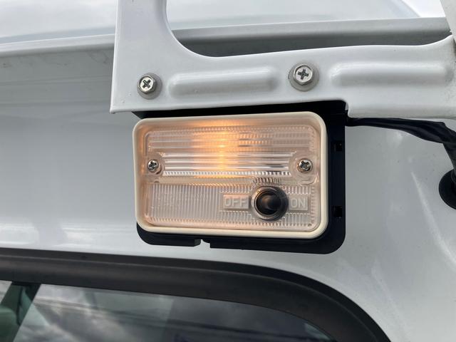 スーパーキャリイ Ｘ　メモリーナビ　Ｂｌｕｅｔｏｏｔｈ　フルセグＴＶ　ＥＴＣ　パワーウィンドウ　キーレス　衝突被害軽減ブレーキ　オートライト　フォグランプ　４ＷＤ　５速Ｍ／Ｔ　プライバシーガラス　タイヤ新品（15枚目）