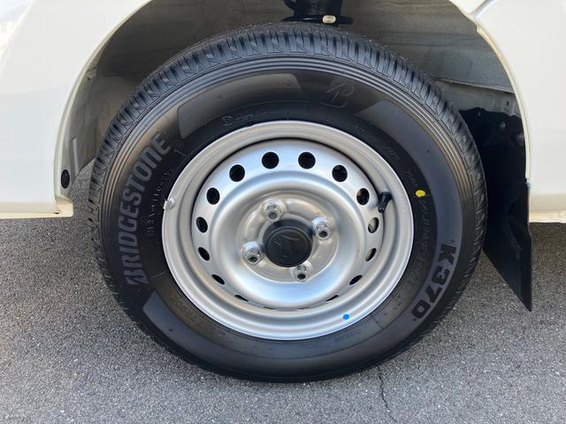 スーパーキャリイ Ｘ　メモリーナビ　Ｂｌｕｅｔｏｏｔｈ　フルセグＴＶ　ＥＴＣ　パワーウィンドウ　キーレス　衝突被害軽減ブレーキ　オートライト　フォグランプ　４ＷＤ　５速Ｍ／Ｔ　プライバシーガラス　タイヤ新品（18枚目）