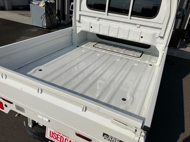 スーパーキャリイ Ｘ　メモリーナビ　Ｂｌｕｅｔｏｏｔｈ　フルセグＴＶ　ＥＴＣ　パワーウィンドウ　キーレス　衝突被害軽減ブレーキ　オートライト　フォグランプ　４ＷＤ　５速Ｍ／Ｔ　プライバシーガラス　タイヤ新品（20枚目）