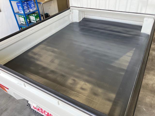 ハイゼットトラック ジャンボ メモリーナビ Bluetooth ワンセグTV ドライブレコーダー ETC パワーウィンドウ キーレス 荷台マット 荷台ランプ ゲートプロテクター タイヤ新品 ワンオーナー(9枚目)