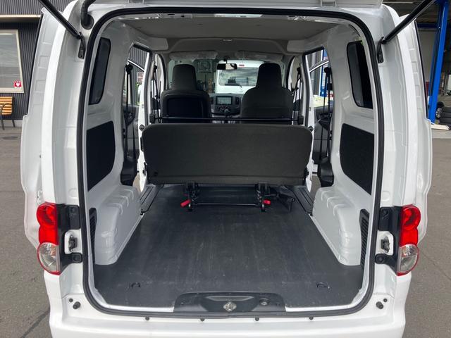 ＮＶ２００バネットバン ＶＸ　メモリーナビ　Ｂｌｕｅｔｏｏｔｈ　フルセグＴＶ　ＥＴＣ　ルーフキャリア　リアスモークフィルム　パワーウィンドウ　キーレス　タイヤ新品（14枚目）