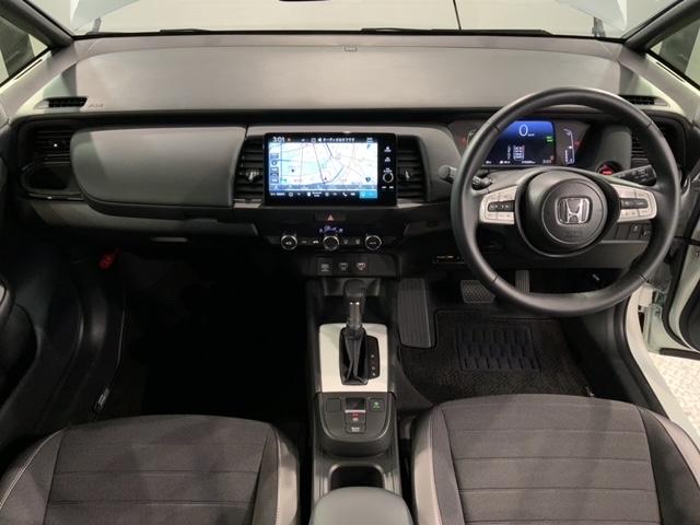 フィット ｅ：ＨＥＶクロスター　ＨＳＥＮＳＩＮＧ２ト－ン新車保証試乗車　衝突回避システム　１オーナー　フルオートエアコン　整備記録簿　ＬＥＤランプ　エアバッグ　サイドエアバック　地デジ　オートクルーズコントロール　ＶＳＡ　ＥＴＣ（9枚目）