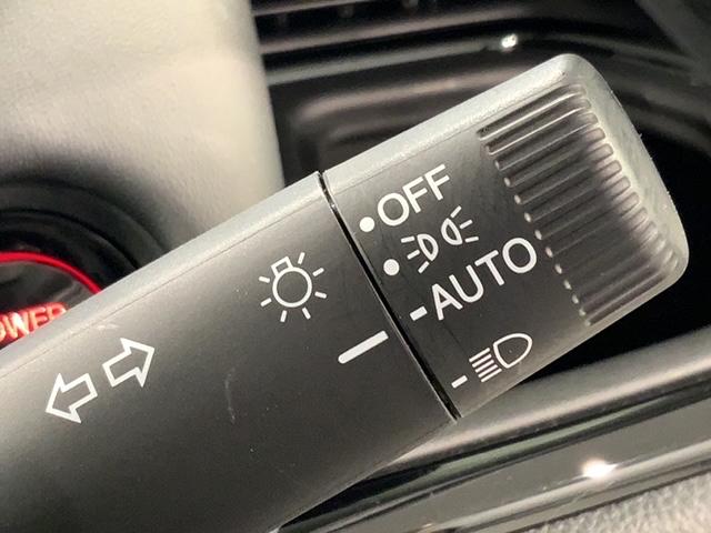 フィット ｅ：ＨＥＶクロスター　ＨＳＥＮＳＩＮＧ２ト－ン新車保証試乗車　衝突回避システム　１オーナー　フルオートエアコン　整備記録簿　ＬＥＤランプ　エアバッグ　サイドエアバック　地デジ　オートクルーズコントロール　ＶＳＡ　ＥＴＣ（12枚目）