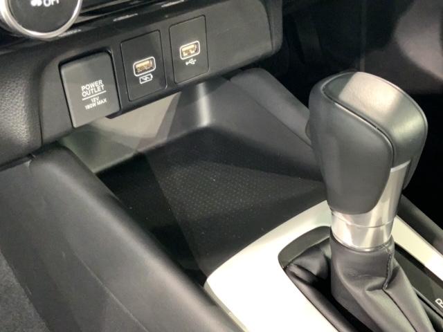フィット ｅ：ＨＥＶクロスター　ＨＳＥＮＳＩＮＧ２ト－ン新車保証試乗車　衝突回避システム　１オーナー　フルオートエアコン　整備記録簿　ＬＥＤランプ　エアバッグ　サイドエアバック　地デジ　オートクルーズコントロール　ＶＳＡ　ＥＴＣ（28枚目）