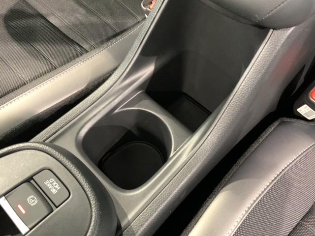 フィット ｅ：ＨＥＶクロスター　ＨＳＥＮＳＩＮＧ２ト－ン新車保証試乗車　衝突回避システム　１オーナー　フルオートエアコン　整備記録簿　ＬＥＤランプ　エアバッグ　サイドエアバック　地デジ　オートクルーズコントロール　ＶＳＡ　ＥＴＣ（29枚目）