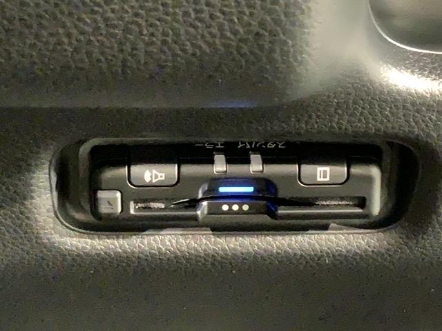 フリード エアーEX HSENSING新車保証試乗車ワンオーナー バックモニター 盗難防止システム 両側パワースライドドア 横滑り防止装置 クルコン フルセグ ETC車載器 オートエアコン シートヒーター 3列シート(12枚目)